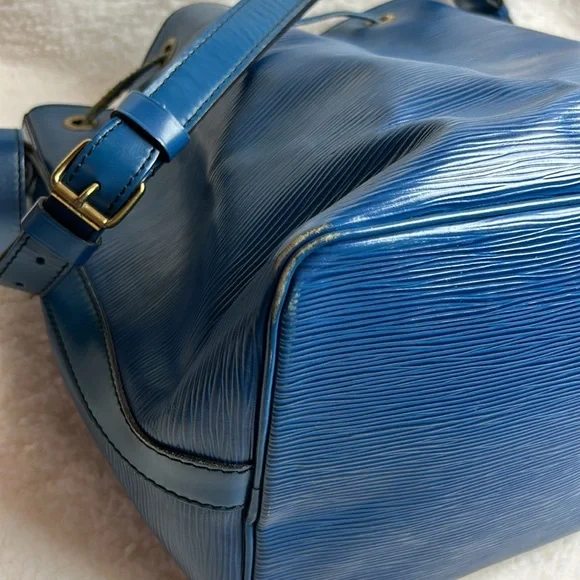 Beautiful Louis Vuitton Noé Bucket & Drawstring Bag Blue Epi Leather - Picture 5 of 12
